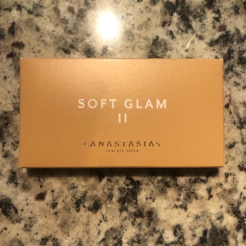 Anastasia soft glam ll eyeshadow palette